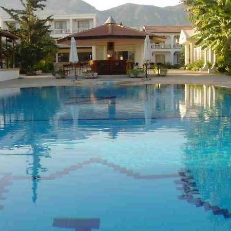 Club Z Hotell Kerýnia Eksteriør bilde