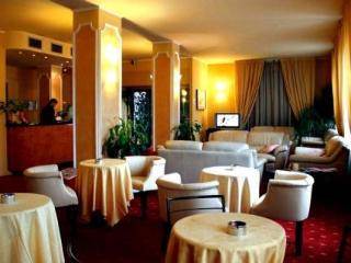 Club Z Hotell Kerýnia Eksteriør bilde