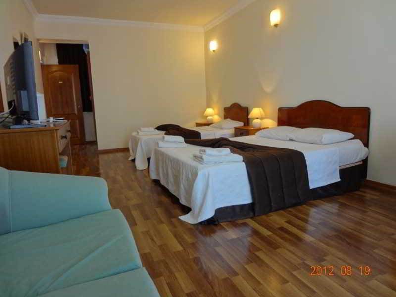 Club Z Hotell Kerýnia Eksteriør bilde
